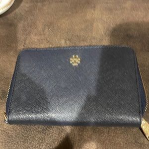 Fabulous Tory Burch wallet barely used